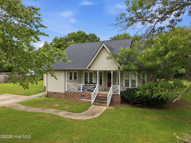566 Ridge Drive, Winterville, NC 28590