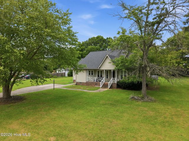 566 Ridge Drive, Winterville, NC 28590