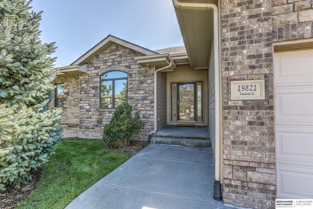 19821 Emiline Street, Gretna, NE 68028