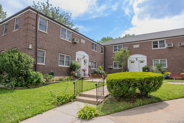 61-26 255th upper, Little Neck, NY 11362