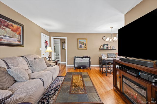 61-26 255th upper, Little Neck, NY 11362
