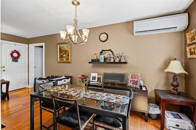 61-26 255th upper, Little Neck, NY 11362