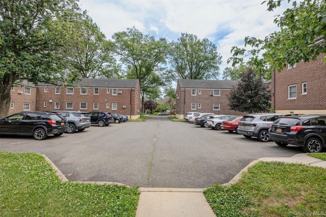 61-26 255th upper, Little Neck, NY 11362
