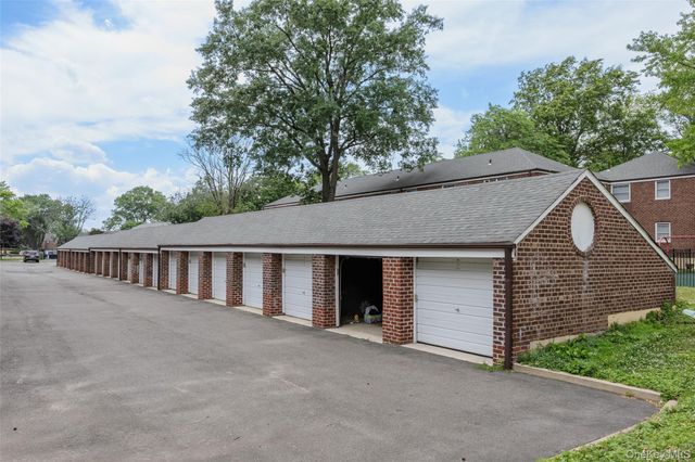 61-26 255th upper, Little Neck, NY 11362