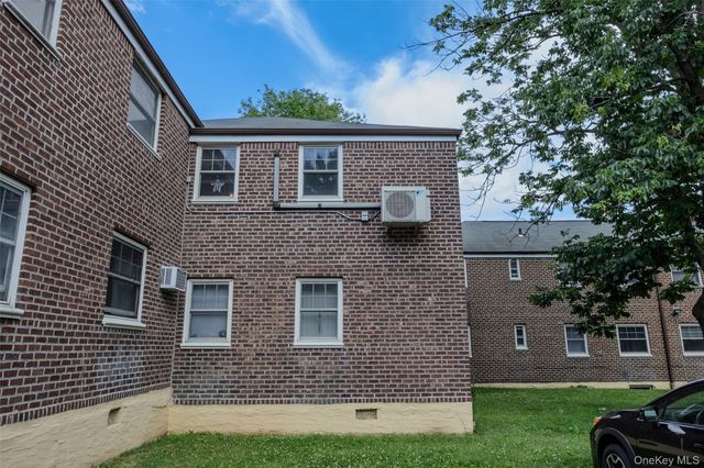61-26 255th upper, Little Neck, NY 11362