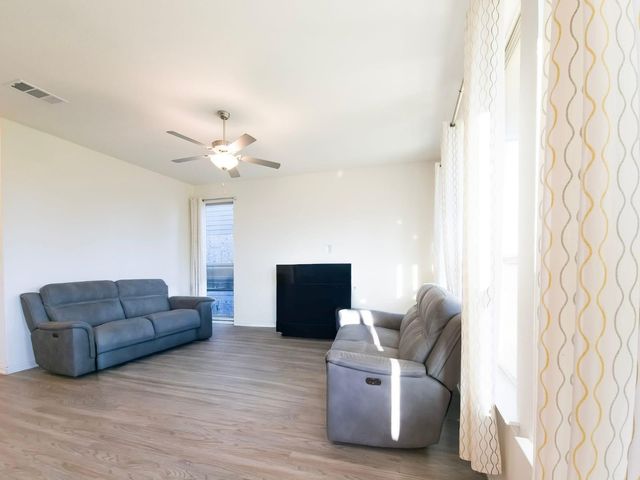 627 Pheasant Hill LN, Georgetown, TX 78628