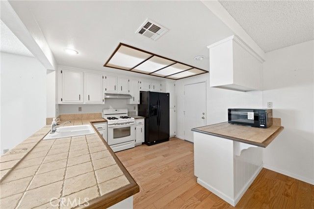 2095 Silver Oak Way, Hemet, CA 92545