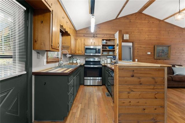 301 Hawks Nest, Sautee Nacoochee, GA 30571