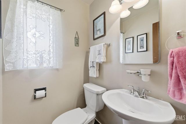 3641 Country Club Drive, Bakersfield, CA 93306