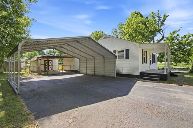 1827 Sunset Ave, Columbia, TN 38401
