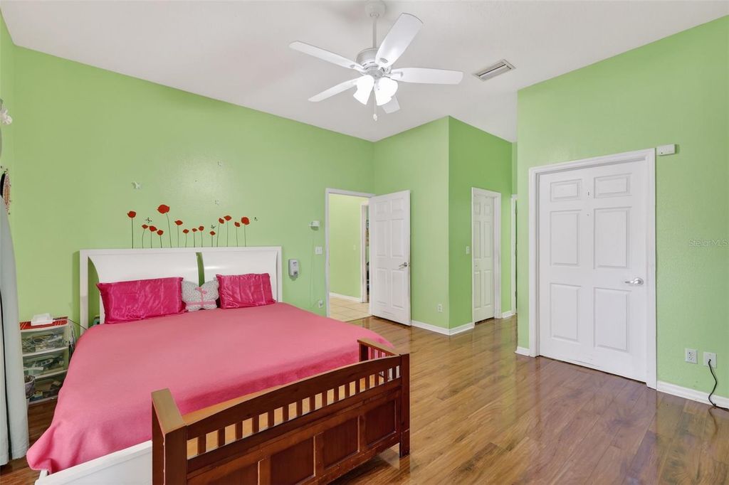 Image 13 of property listing at 11318 SUMMER WIND COURT, Clermont, FL 34711