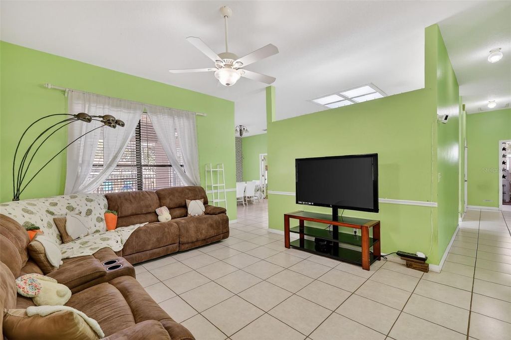 Image 5 of property listing at 11318 SUMMER WIND COURT, Clermont, FL 34711