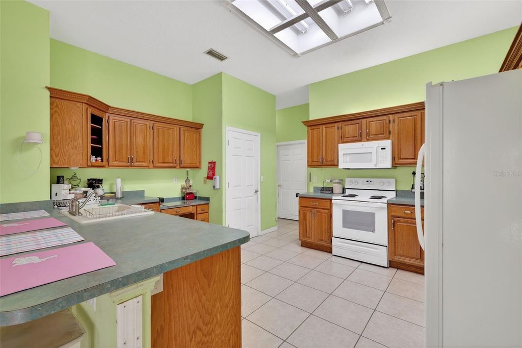 Image 7 of property listing at 11318 SUMMER WIND COURT, Clermont, FL 34711