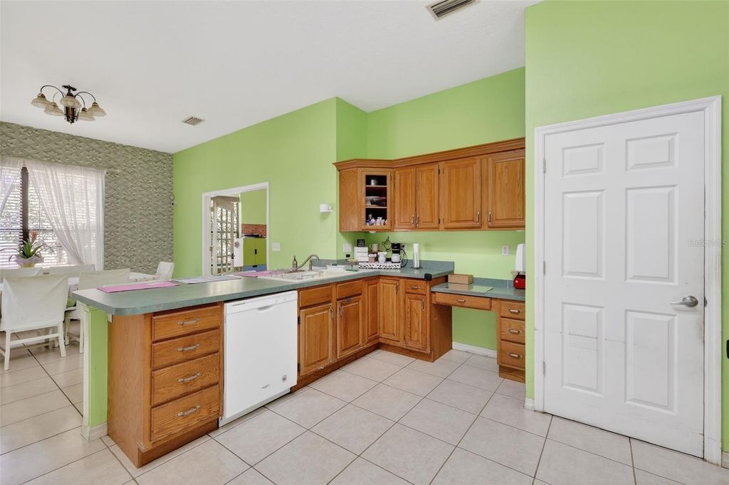 Image 8 of property listing at 11318 SUMMER WIND COURT, Clermont, FL 34711