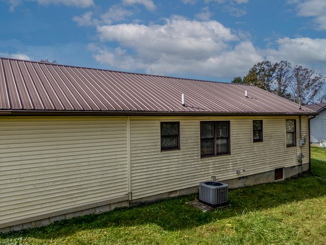 108 Poplar Court, West Liberty, KY 41472