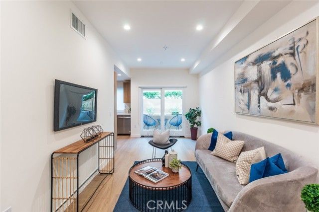 1212 Viola Avenue 103, Glendale, CA 91202