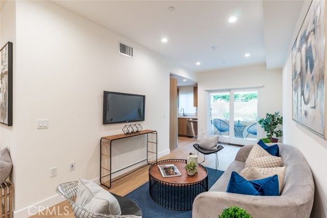 1212 Viola Avenue 103, Glendale, CA 91202