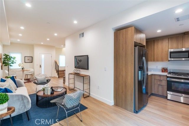 1212 Viola Avenue 103, Glendale, CA 91202