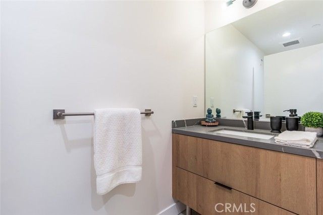 1212 Viola Avenue 103, Glendale, CA 91202