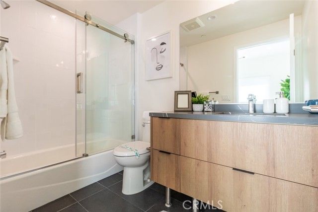 1212 Viola Avenue 103, Glendale, CA 91202