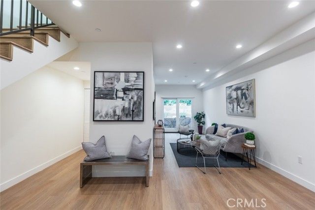 1212 Viola Avenue 103, Glendale, CA 91202