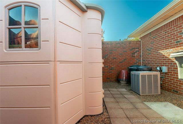 3118 Greenleaves Drive, Jeffersonville, IN 47130