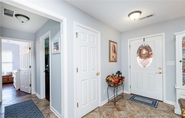 3118 Greenleaves Drive, Jeffersonville, IN 47130