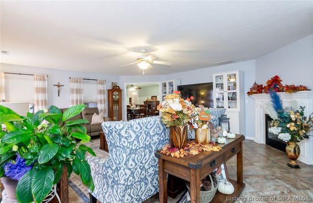 3118 Greenleaves Drive, Jeffersonville, IN 47130