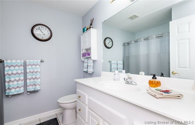 3118 Greenleaves Drive, Jeffersonville, IN 47130