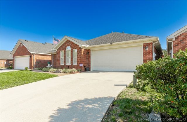 3118 Greenleaves Drive, Jeffersonville, IN 47130