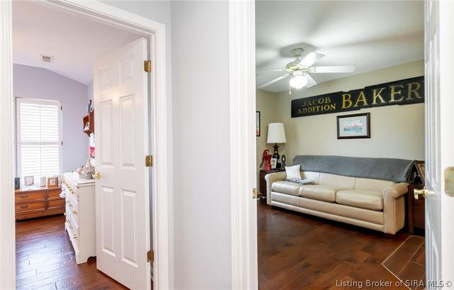 3118 Greenleaves Drive, Jeffersonville, IN 47130