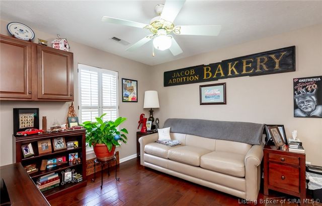 3118 Greenleaves Drive, Jeffersonville, IN 47130