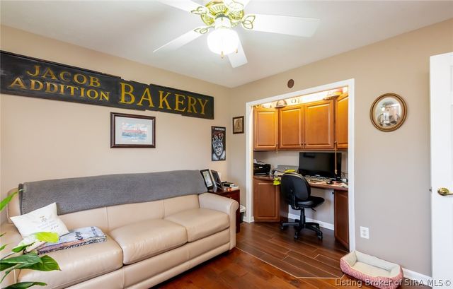 3118 Greenleaves Drive, Jeffersonville, IN 47130