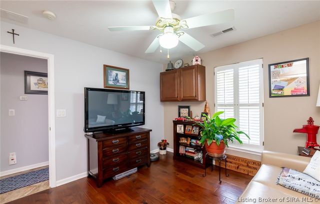 3118 Greenleaves Drive, Jeffersonville, IN 47130