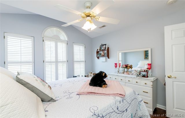 3118 Greenleaves Drive, Jeffersonville, IN 47130