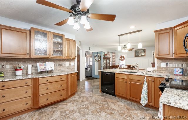 3118 Greenleaves Drive, Jeffersonville, IN 47130