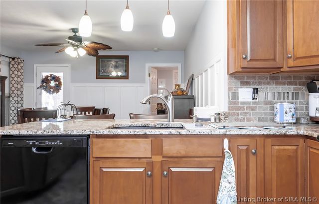 3118 Greenleaves Drive, Jeffersonville, IN 47130