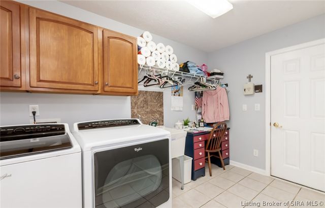 3118 Greenleaves Drive, Jeffersonville, IN 47130