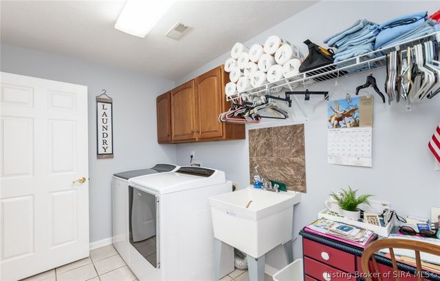 3118 Greenleaves Drive, Jeffersonville, IN 47130