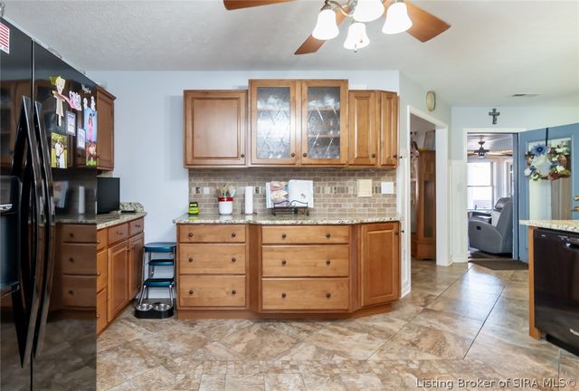 3118 Greenleaves Drive, Jeffersonville, IN 47130