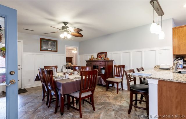 3118 Greenleaves Drive, Jeffersonville, IN 47130