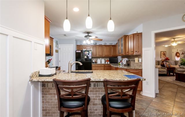 3118 Greenleaves Drive, Jeffersonville, IN 47130