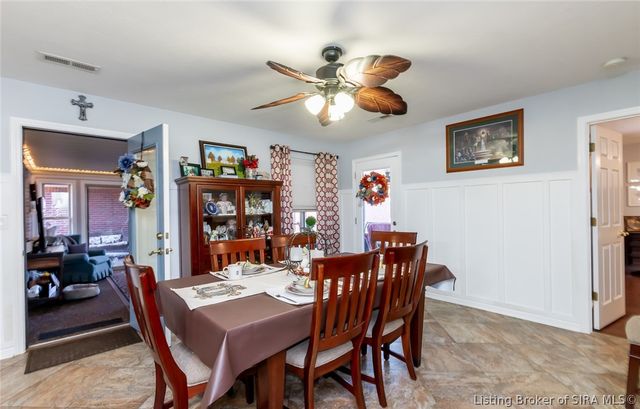 3118 Greenleaves Drive, Jeffersonville, IN 47130