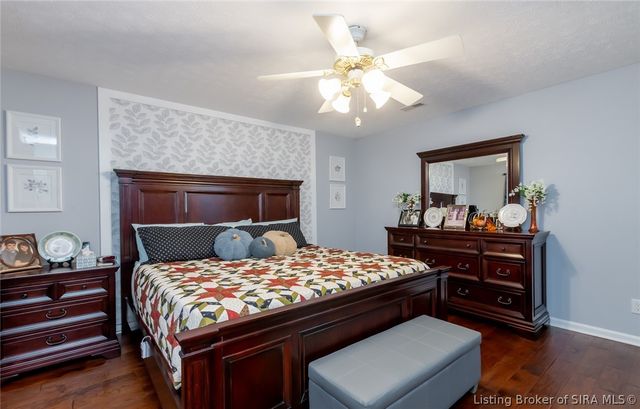 3118 Greenleaves Drive, Jeffersonville, IN 47130