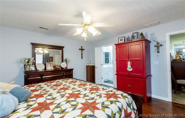 3118 Greenleaves Drive, Jeffersonville, IN 47130