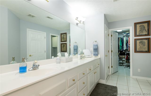 3118 Greenleaves Drive, Jeffersonville, IN 47130