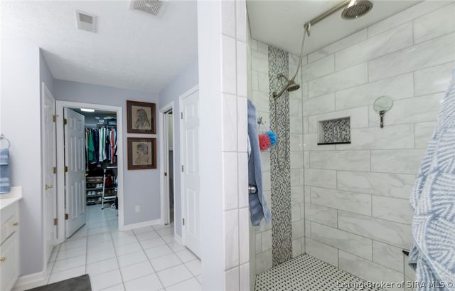 3118 Greenleaves Drive, Jeffersonville, IN 47130