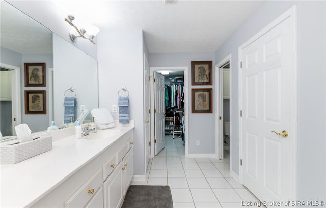 3118 Greenleaves Drive, Jeffersonville, IN 47130