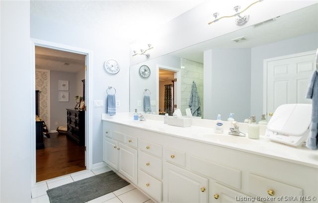 3118 Greenleaves Drive, Jeffersonville, IN 47130