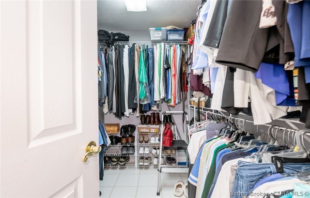 3118 Greenleaves Drive, Jeffersonville, IN 47130